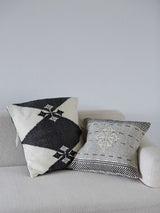ハンドメイドクッションカバー AKU ZA ブラック・ホワイト