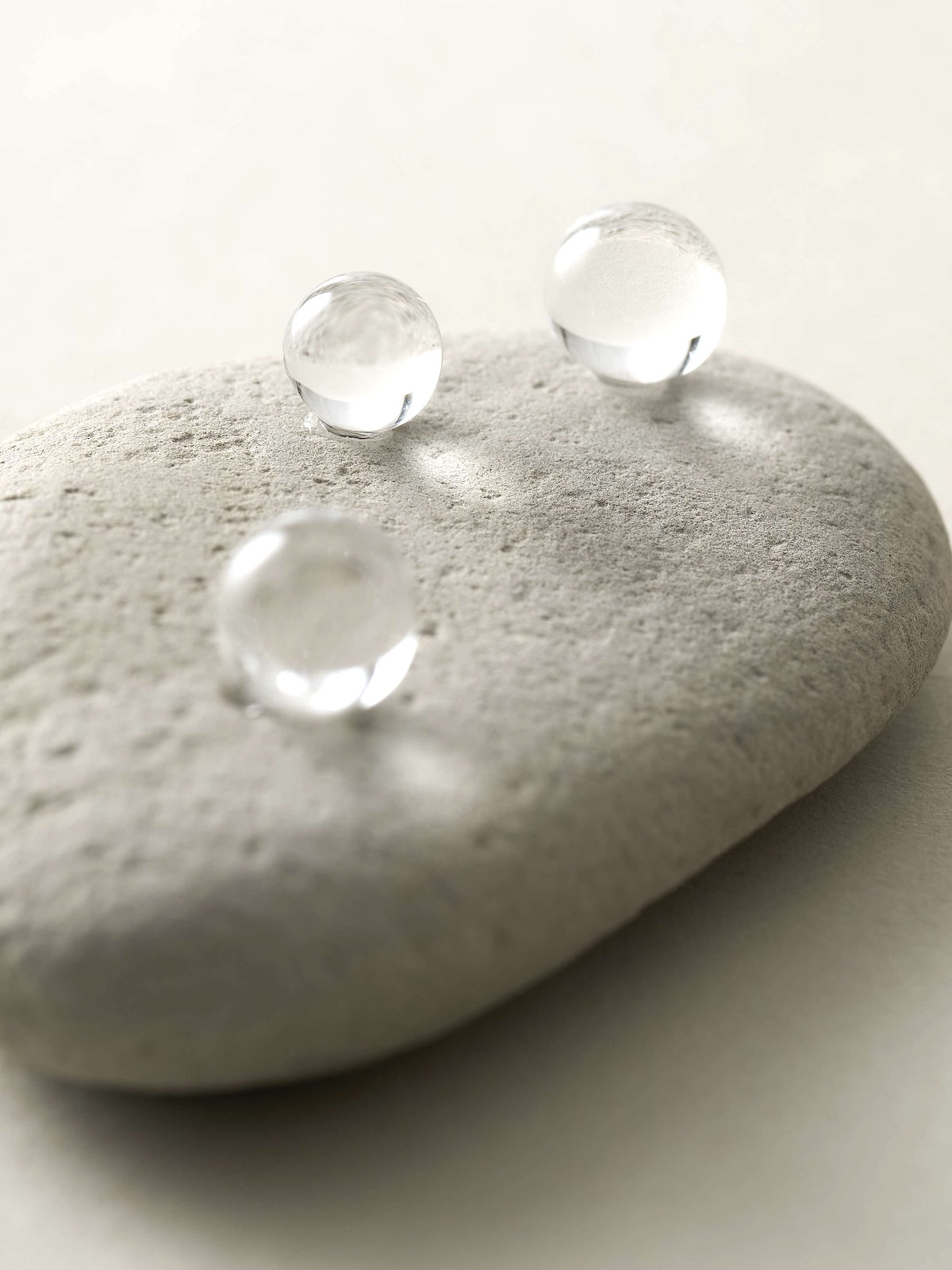 深川瑞恵 石とガラスのオブジェ ＜stone to burgeon（芽ぶく石）＞ 1