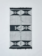 ハンドメイドブランケット WEARABLE BLANKET AKU ブラック・ホワイト