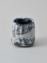 林友加 志野湯呑 B (黒グレー・横)