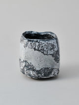 林友加 志野湯呑 B (黒グレー・横)