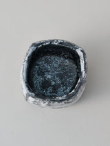 林友加 志野湯呑 B (黒グレー・横)