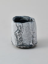 林友加 志野湯呑 A (黒グレー・縦)