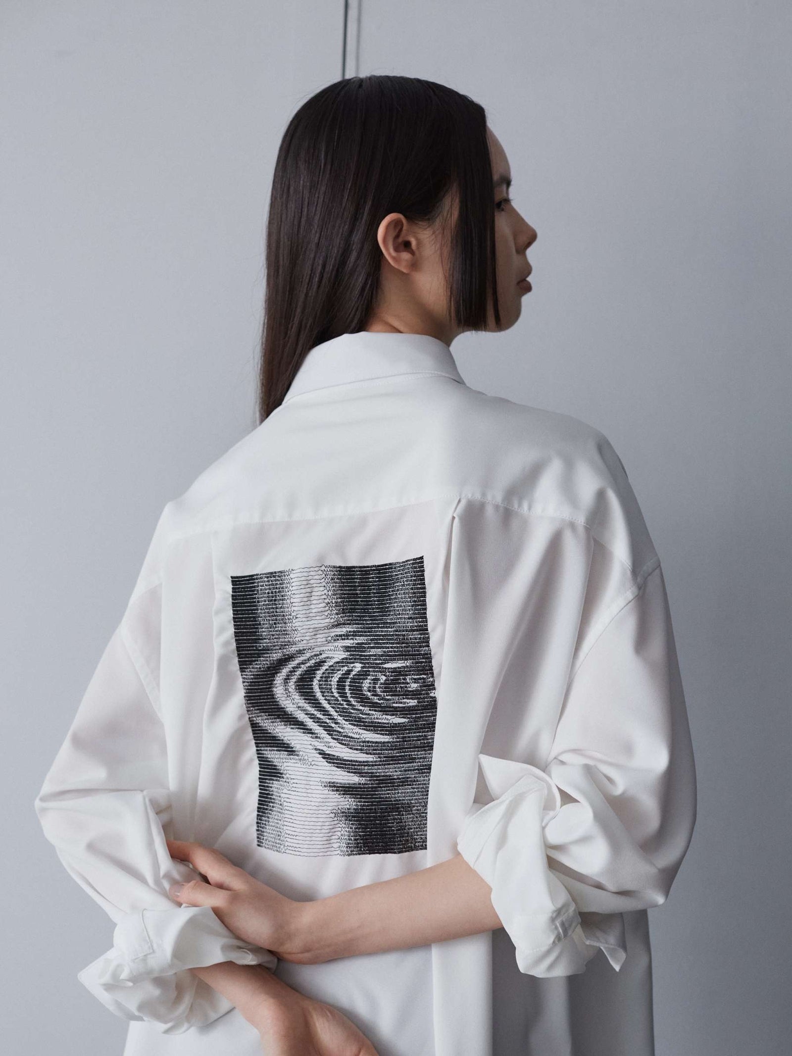 Lmrnuc｜エルマルノウチ 刺繍ロングシャツ《湖の服》 – Numero