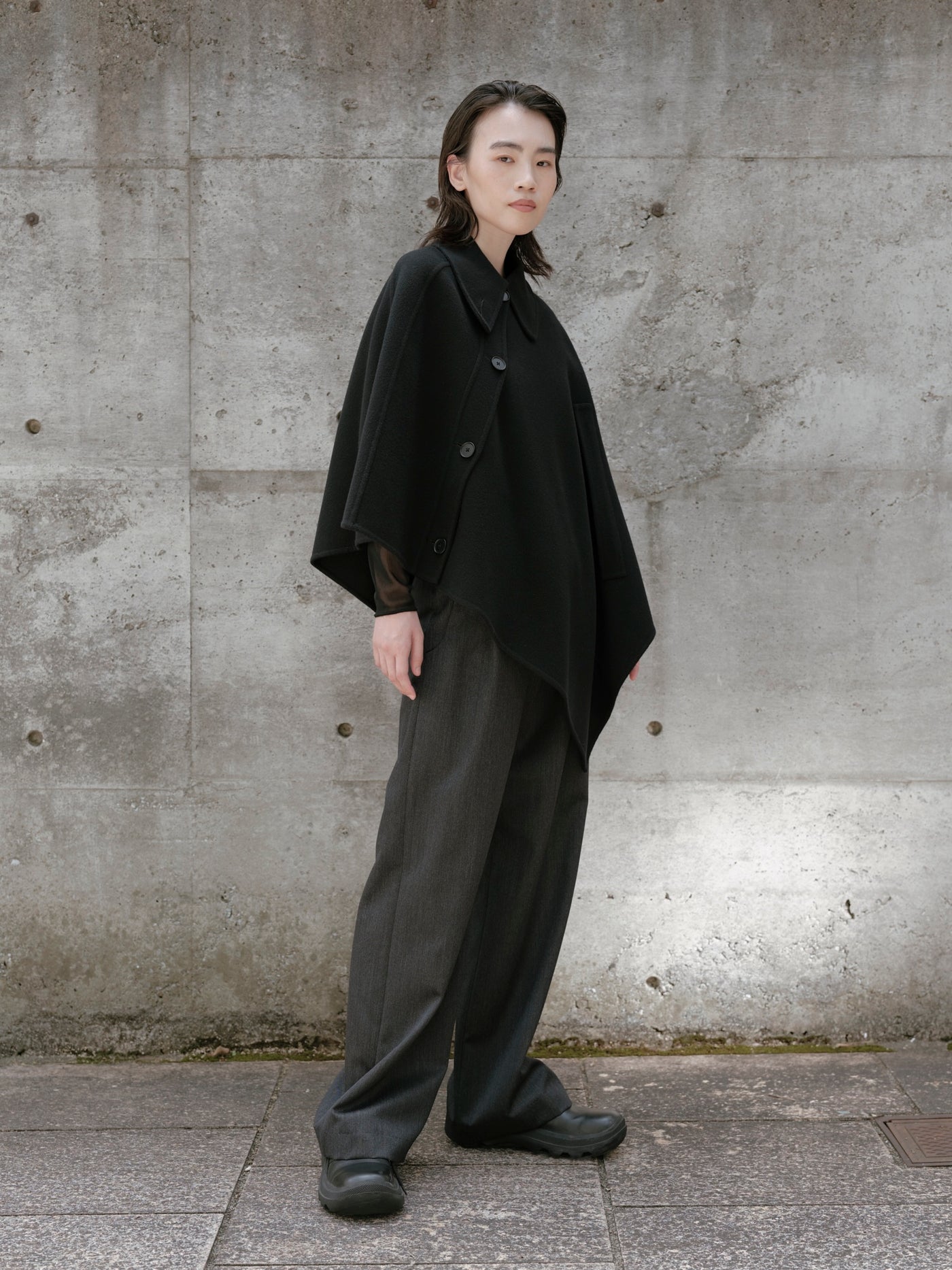 TĔLOPLAN（テーロプラン）Timon Cape／ アシメトリーケープ マント