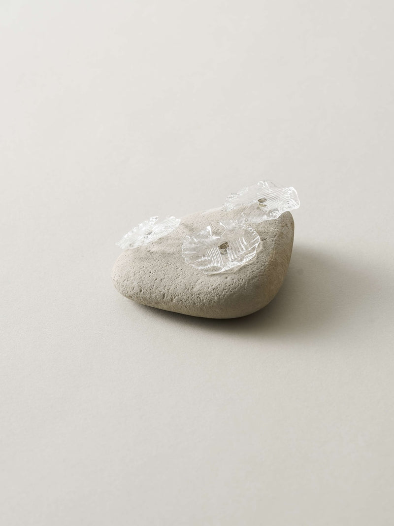 深川瑞恵 石とガラスのオブジェ ＜stone to burgeon（芽ぶく石）＞ 2