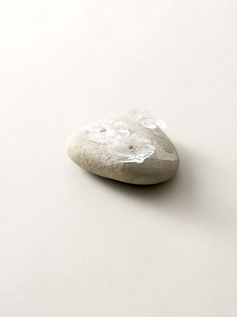 深川瑞恵 石とガラスのオブジェ ＜stone to burgeon（芽ぶく石）＞ 2