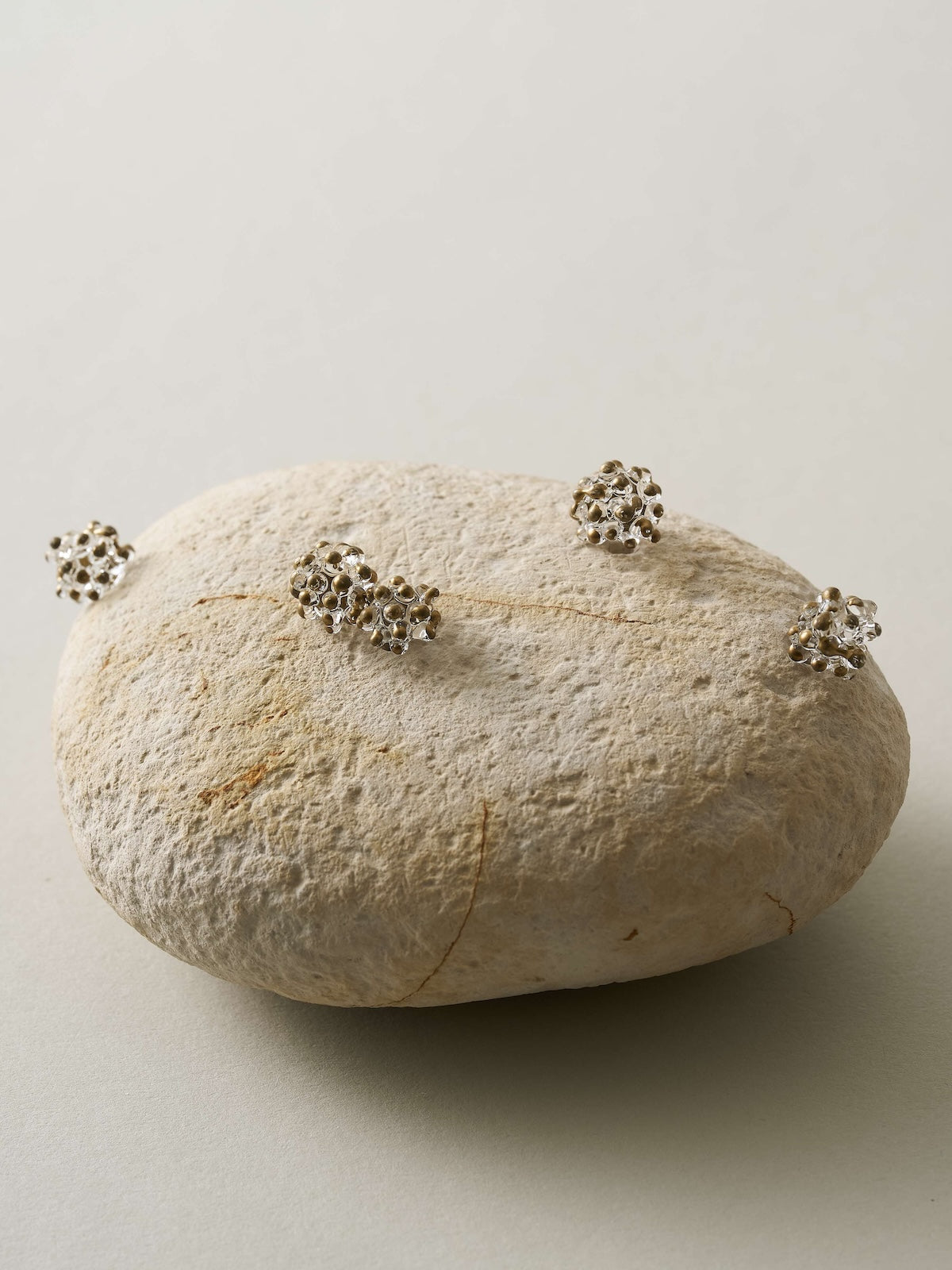 深川瑞恵 石とガラスのオブジェ ＜stone to burgeon（芽ぶく石）＞ 9
