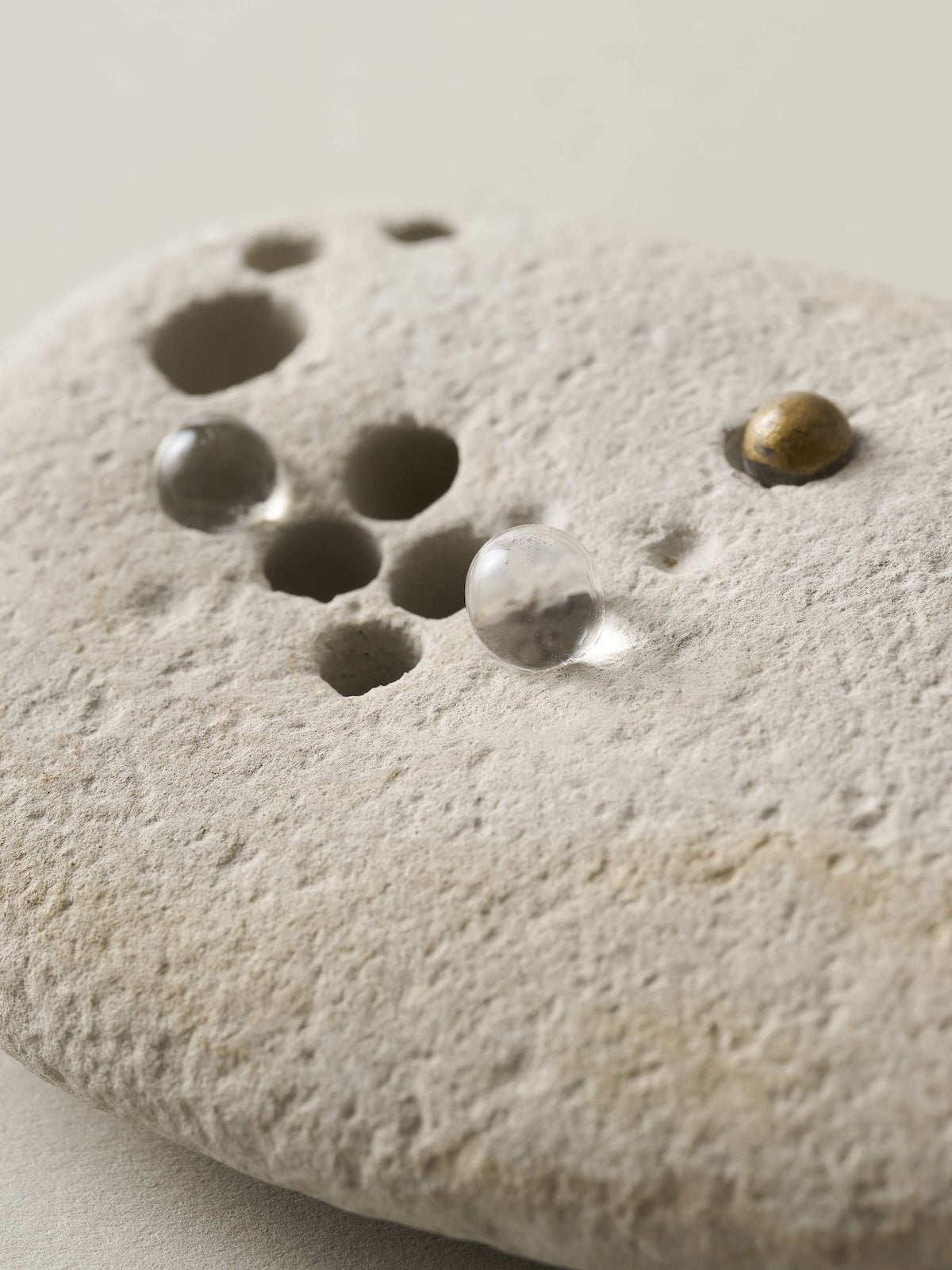 深川瑞恵 石とガラスのオブジェ ＜stone to burgeon（芽ぶく石）＞ 8