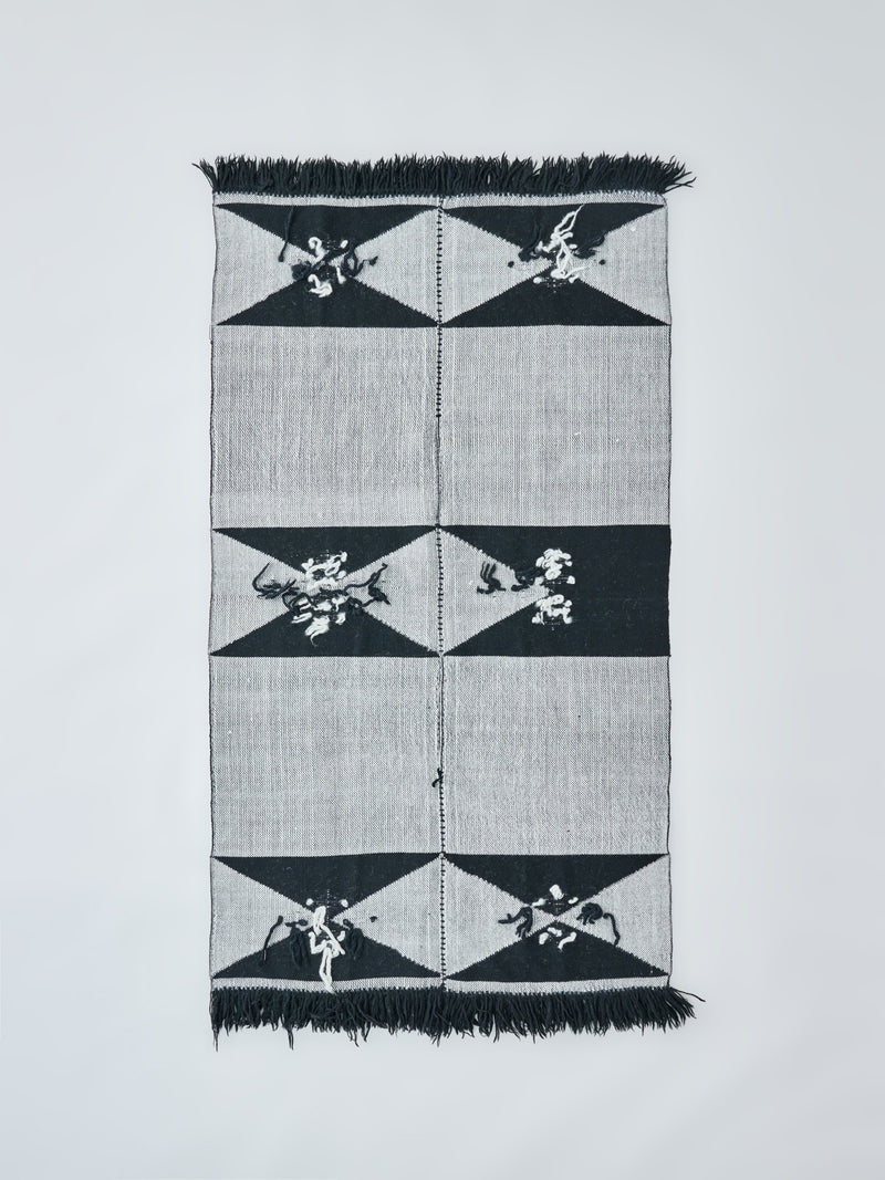 ハンドメイドブランケット WEARABLE BLANKET AKU  ブラック・ホワイト
