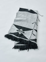 ハンドメイドブランケット WEARABLE BLANKET AKU  ブラック・ホワイト