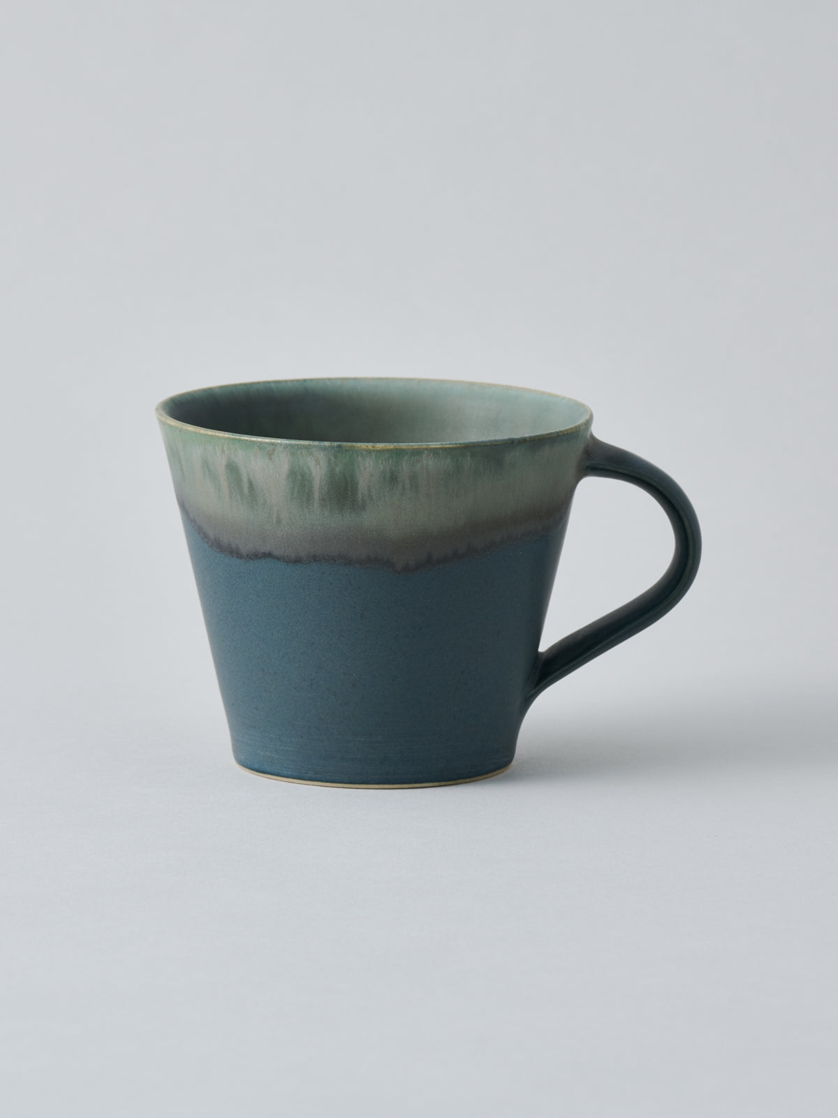 【新品・未使用】安藤 由香　Yuka Ando マグカップ 陶器 サインあり YUKA ANDO 安藤由香 マグカップ（ネイビー）4 – Numero CLOSET