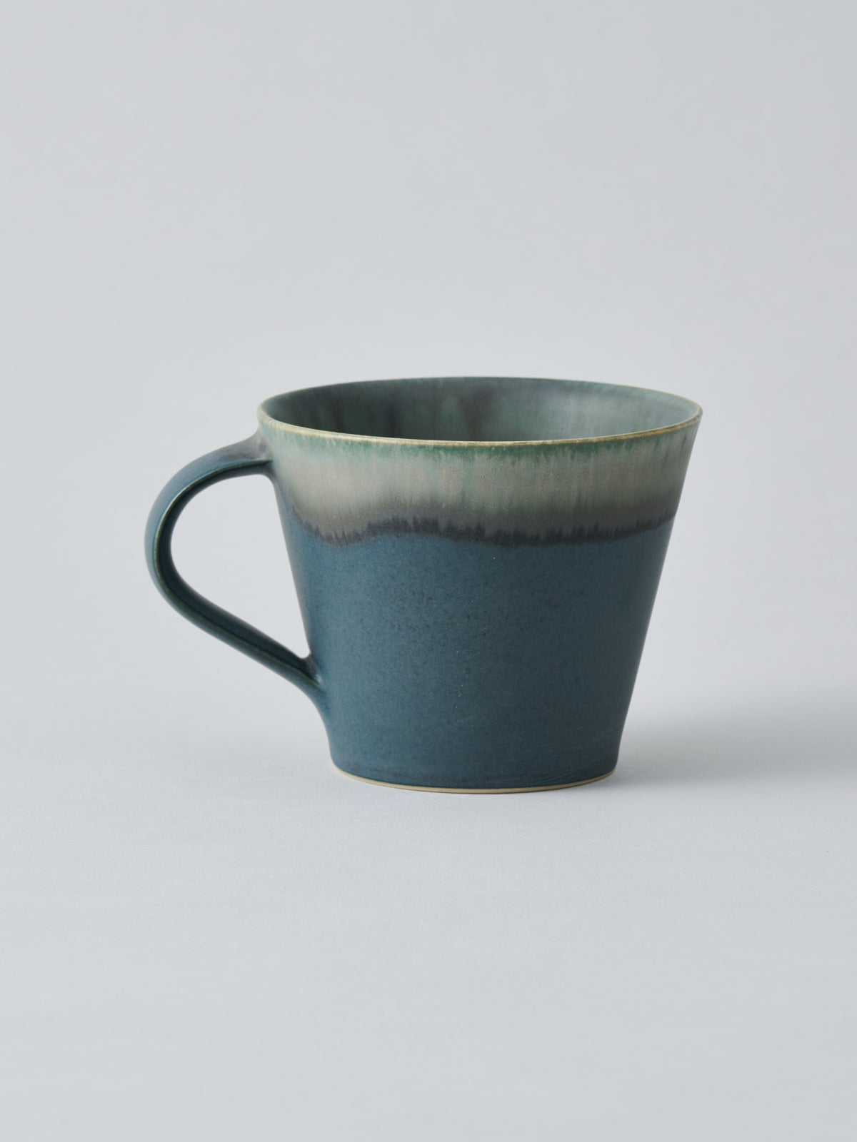 【新品・未使用】安藤 由香　Yuka Ando マグカップ 陶器 サインあり YUKA ANDO 安藤由香 マグカップ（ネイビー）4 – Numero CLOSET